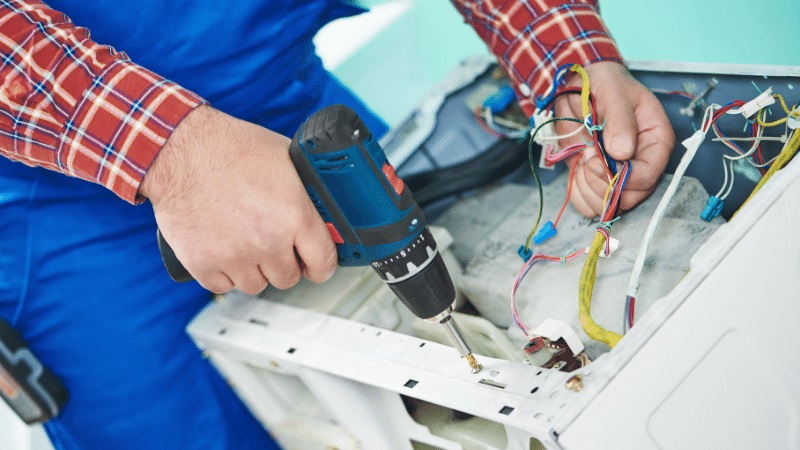 Bayrampaşa Ariston Ariston çamaşır makinesi kart tamiri – Su almama arızası orijinal parça ile giderildi. - Teknik servis örneği
